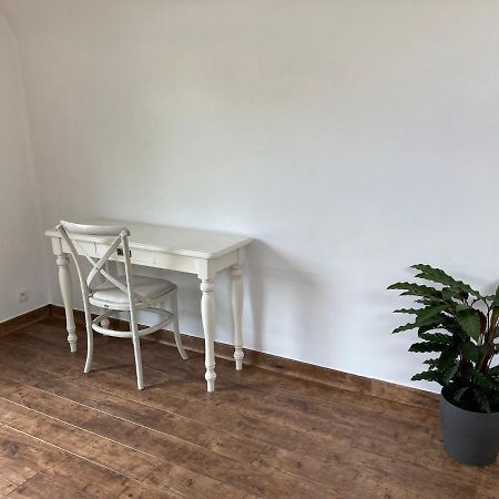 Kontich Rustig Appartement In Het Groen Met Terras מראה חיצוני תמונה